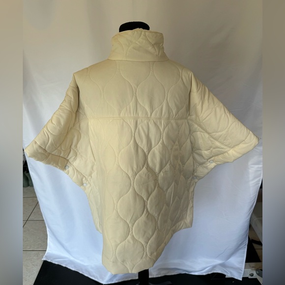 NWT F.I.N.D.S cream quilted shawl/cape - Picture 7 of 8